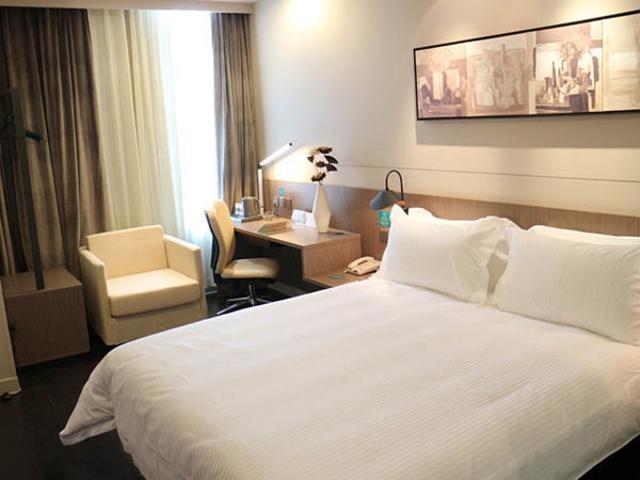 Jinjiang Inn Select Xining West Wusi Road New Hualian Square Bagian luar foto
